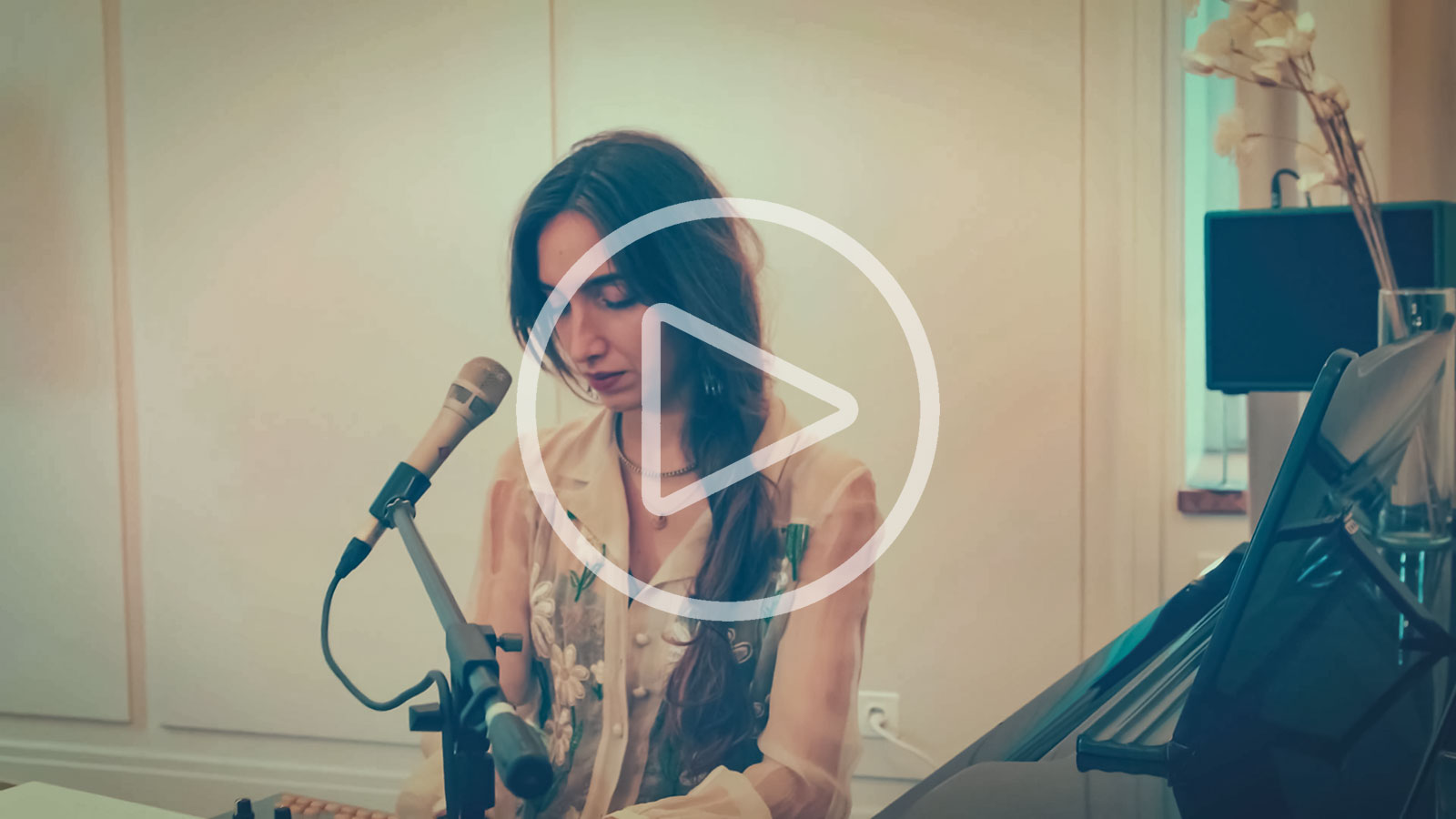 Video: AMINTH / alloro // live at MuWo Session